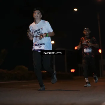Runner Photo 7761165