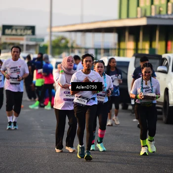 Runner Photo 7761190