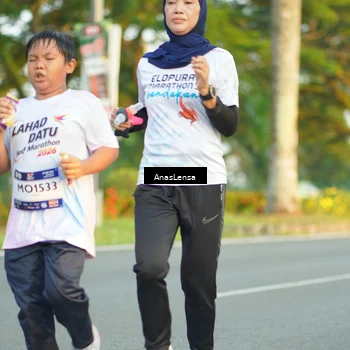 Runner Photo 7761249