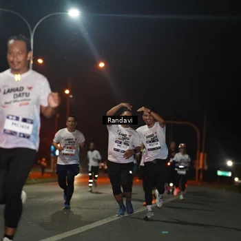 Runner Photo 7761472