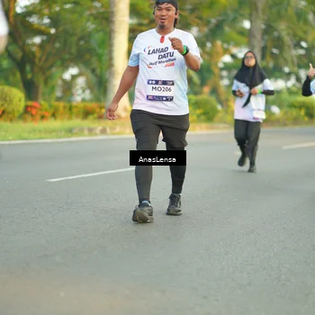 Runner Photo 7761478