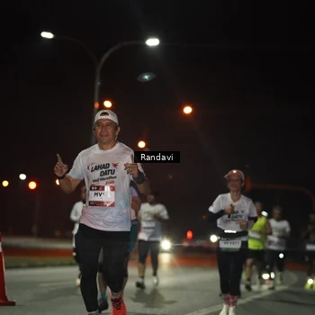 Runner Photo 7761547