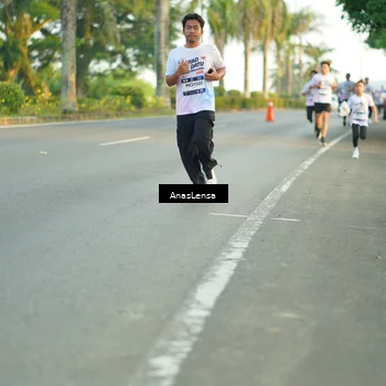 Runner Photo 7761629