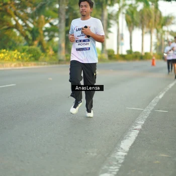 Runner Photo 7761637