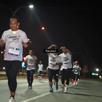 Runner Photo 7761650
