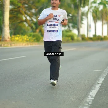 Runner Photo 7761653
