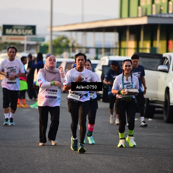 Runner Photo 7761664
