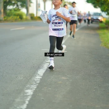 Runner Photo 7761673