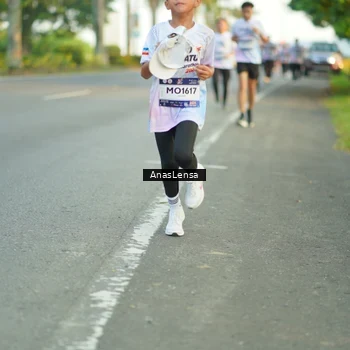 Runner Photo 7761685