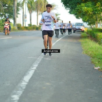 Runner Photo 7761687