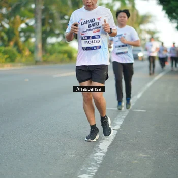Runner Photo 7761695