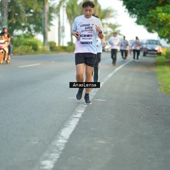 Runner Photo 7761716
