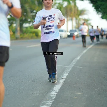 Runner Photo 7761735