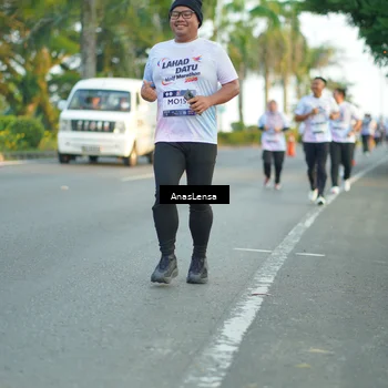 Runner Photo 7761771