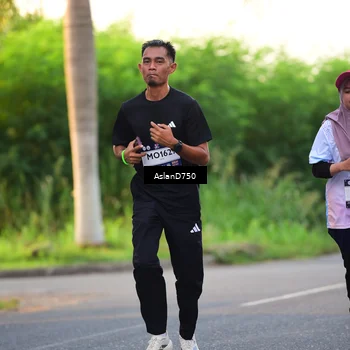 Runner Photo 7761801