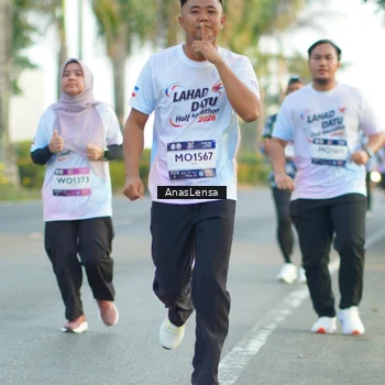 Runner Photo 7761809