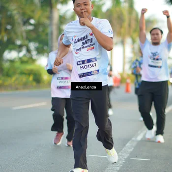 Runner Photo 7761813