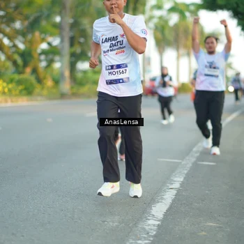 Runner Photo 7761818