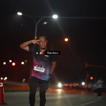 Runner Photo 7762010