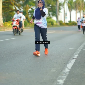Runner Photo 7762016