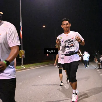 Runner Photo 7763047