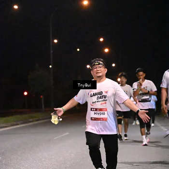 Runner Photo 7763072