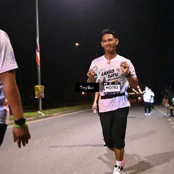 Runner Photo 7763093