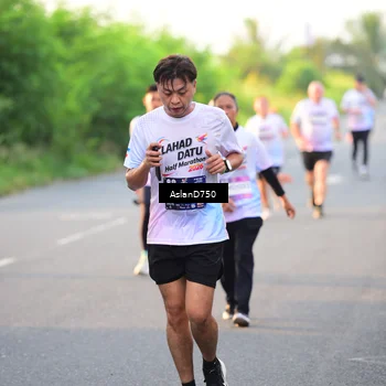Runner Photo 7763252