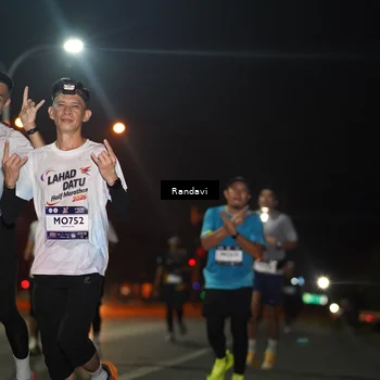 Runner Photo 7763416
