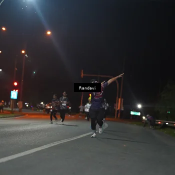 Runner Photo 7763667