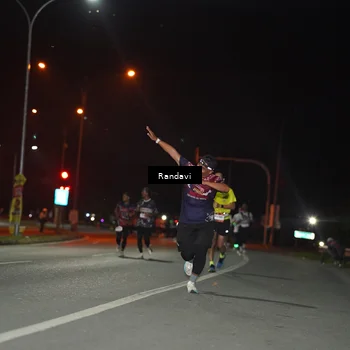 Runner Photo 7763683