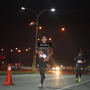 Runner Photo 7763880
