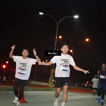 Runner Photo 7763902
