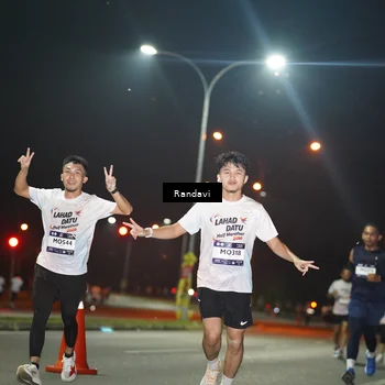 Runner Photo 7764033