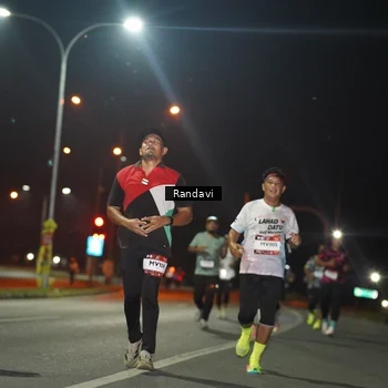 Runner Photo 7764324