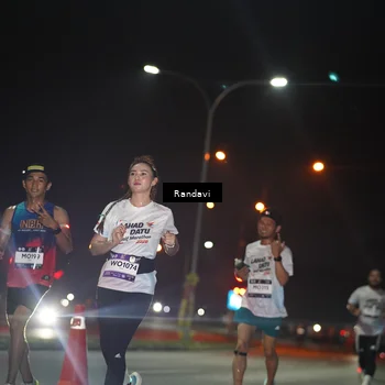 Runner Photo 7764711