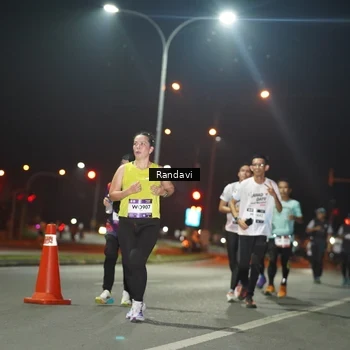 Runner Photo 7764792