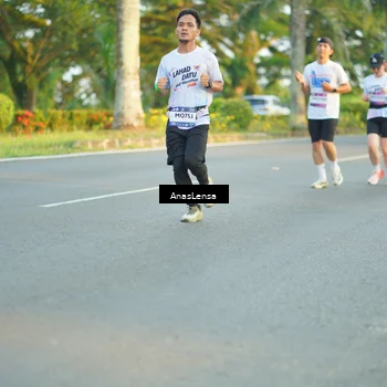Runner Photo 7764955