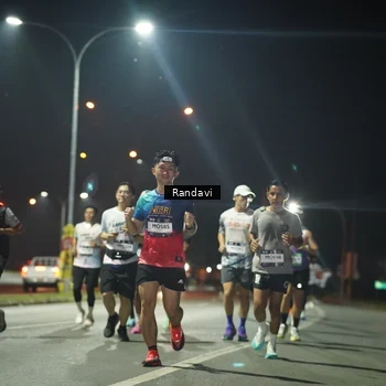 Runner Photo 7765044