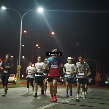 Runner Photo 7765070