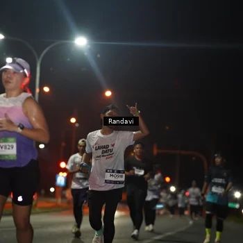 Runner Photo 7765071