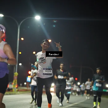 Runner Photo 7765097