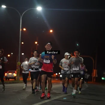 Runner Photo 7765135