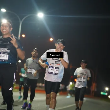 Runner Photo 7765305