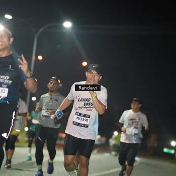 Runner Photo 7765312