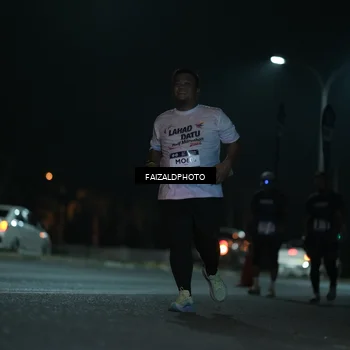 Runner Photo 7765768