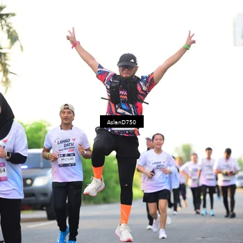 Runner Photo 7765852