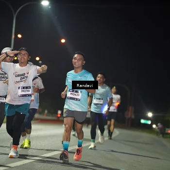 Runner Photo 7765870