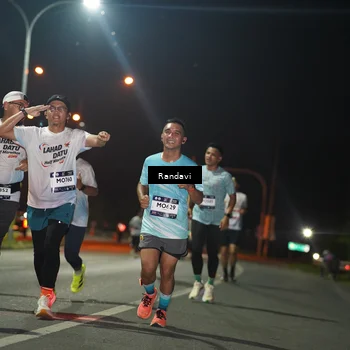 Runner Photo 7765882