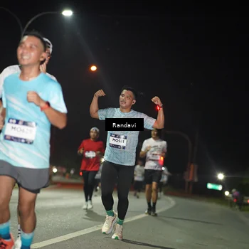 Runner Photo 7765958